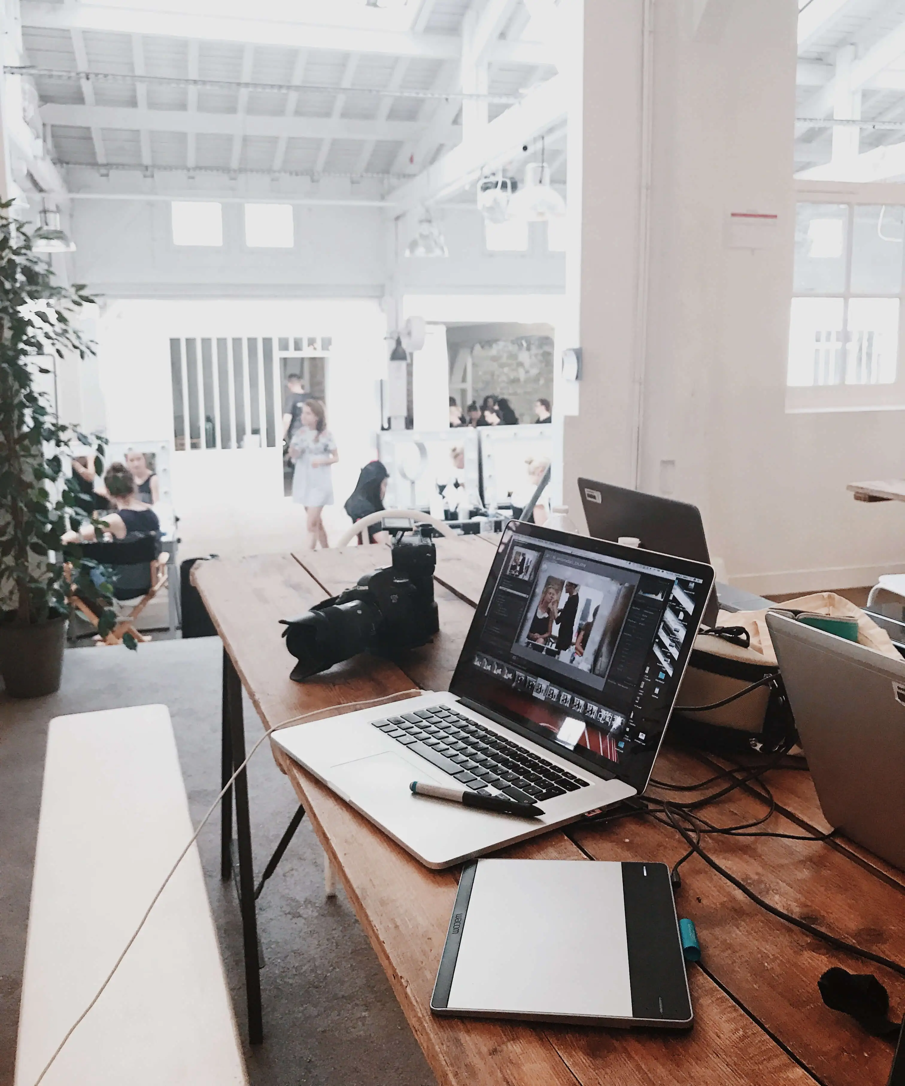 macbook-desk
